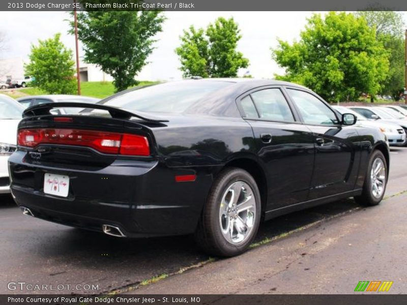 Phantom Black Tri-Coat Pearl / Black 2013 Dodge Charger SE