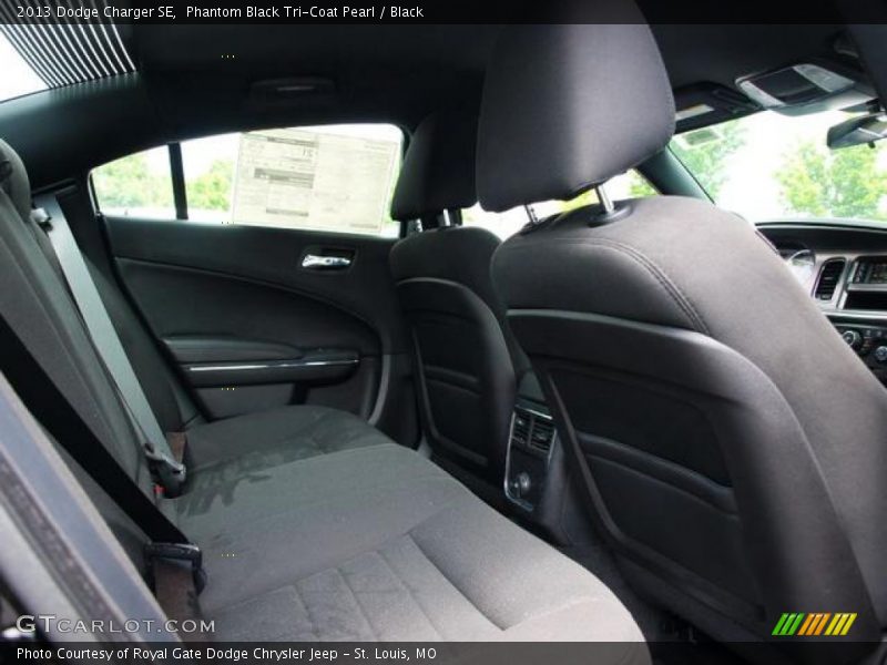 Phantom Black Tri-Coat Pearl / Black 2013 Dodge Charger SE