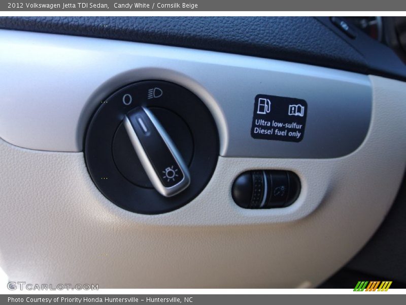 Candy White / Cornsilk Beige 2012 Volkswagen Jetta TDI Sedan