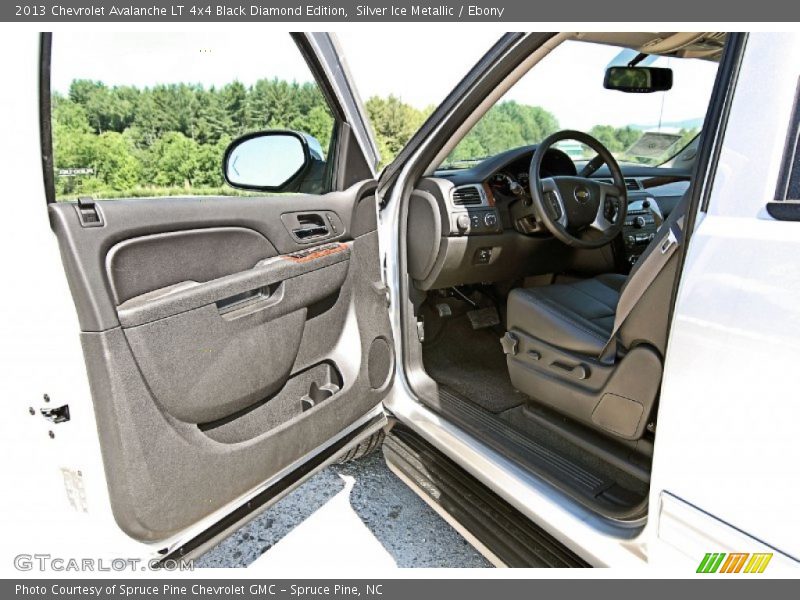 Silver Ice Metallic / Ebony 2013 Chevrolet Avalanche LT 4x4 Black Diamond Edition