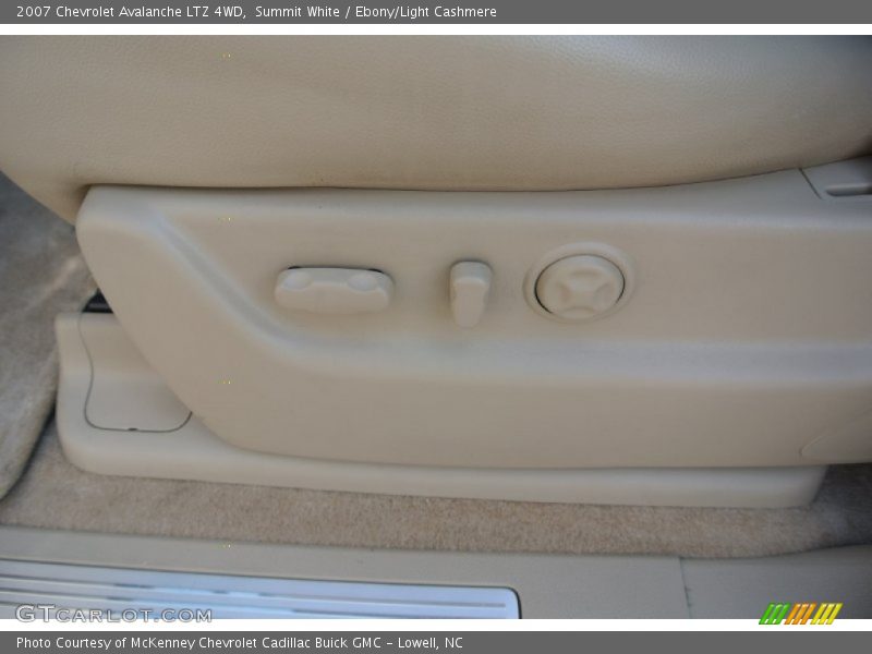 Summit White / Ebony/Light Cashmere 2007 Chevrolet Avalanche LTZ 4WD