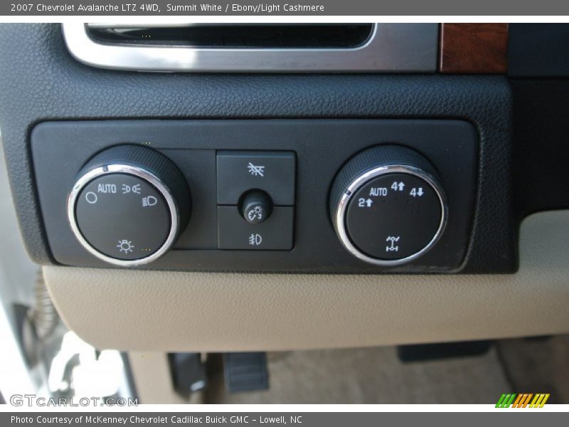 Summit White / Ebony/Light Cashmere 2007 Chevrolet Avalanche LTZ 4WD