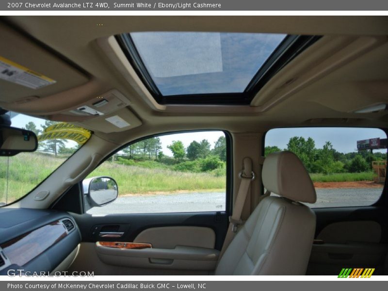 Summit White / Ebony/Light Cashmere 2007 Chevrolet Avalanche LTZ 4WD