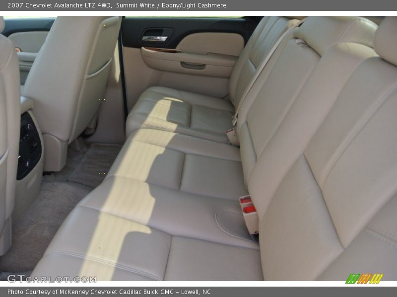 Summit White / Ebony/Light Cashmere 2007 Chevrolet Avalanche LTZ 4WD