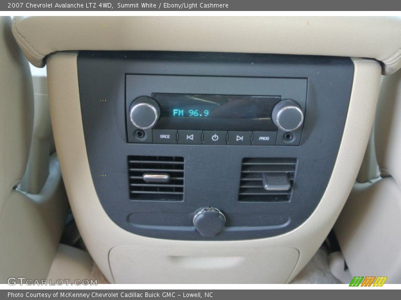 Summit White / Ebony/Light Cashmere 2007 Chevrolet Avalanche LTZ 4WD