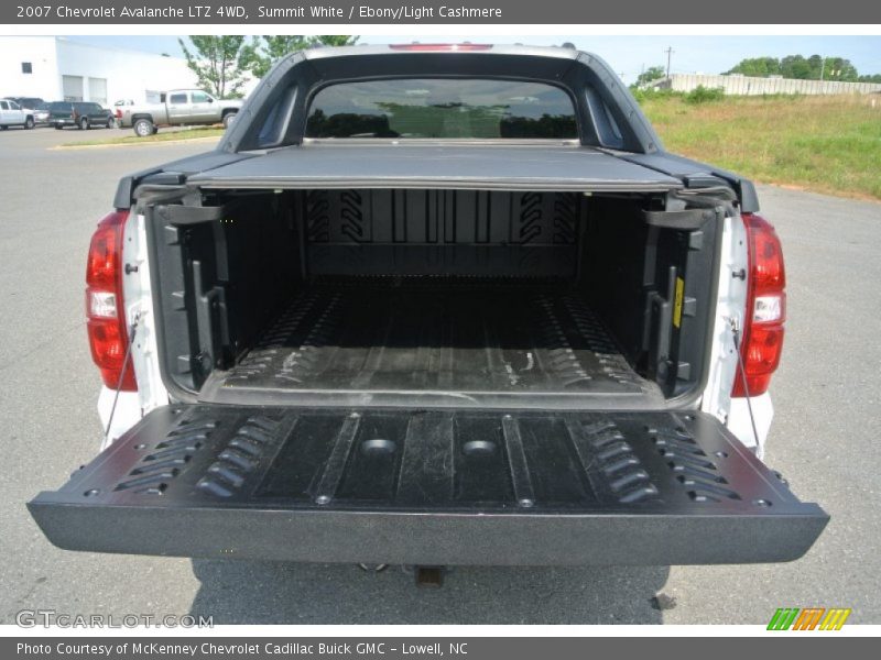 Summit White / Ebony/Light Cashmere 2007 Chevrolet Avalanche LTZ 4WD