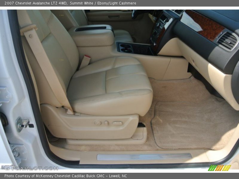 Summit White / Ebony/Light Cashmere 2007 Chevrolet Avalanche LTZ 4WD