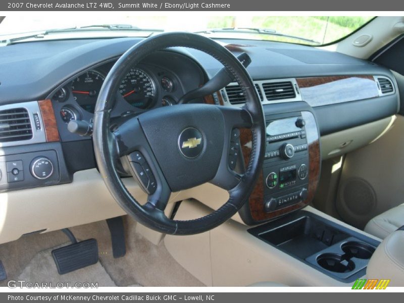 Summit White / Ebony/Light Cashmere 2007 Chevrolet Avalanche LTZ 4WD