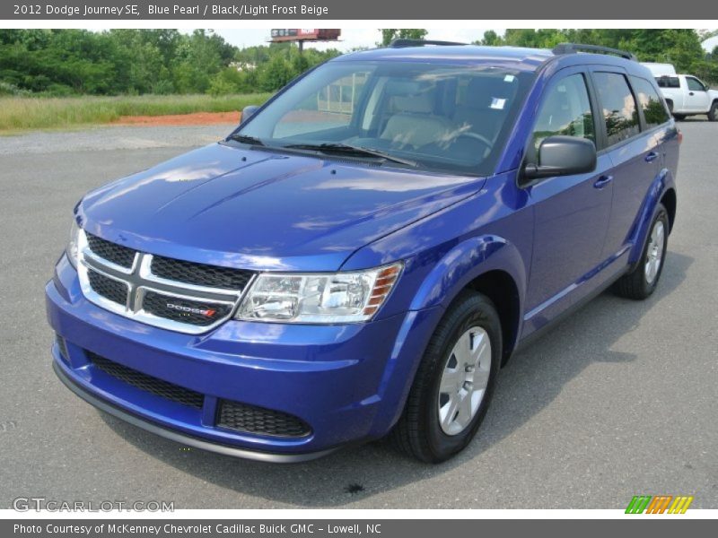 Front 3/4 View of 2012 Journey SE