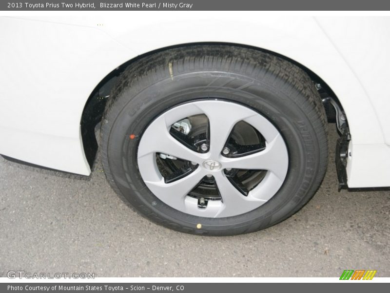 Blizzard White Pearl / Misty Gray 2013 Toyota Prius Two Hybrid