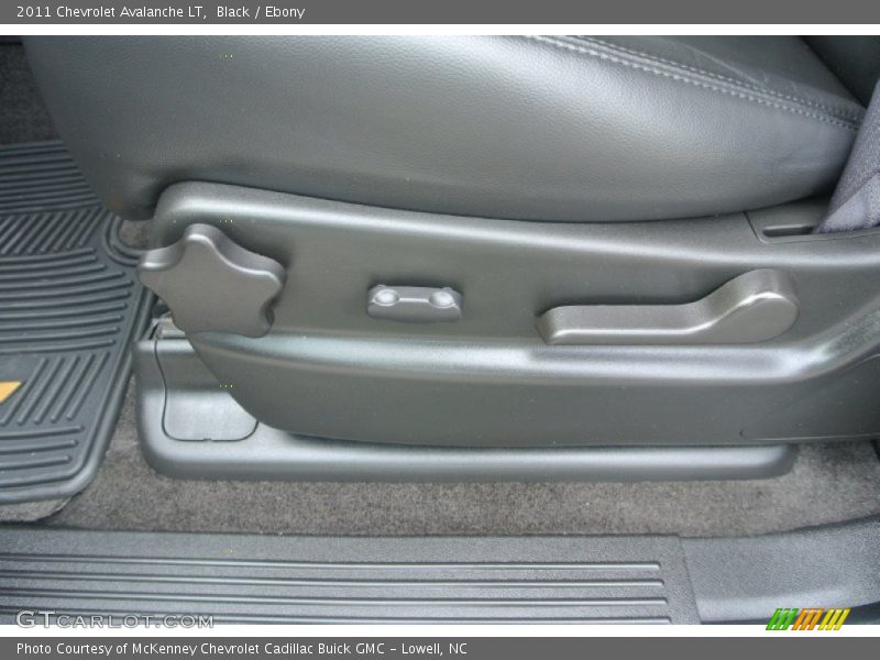 Black / Ebony 2011 Chevrolet Avalanche LT
