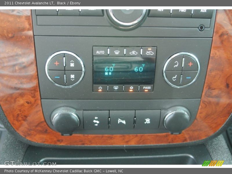 Black / Ebony 2011 Chevrolet Avalanche LT