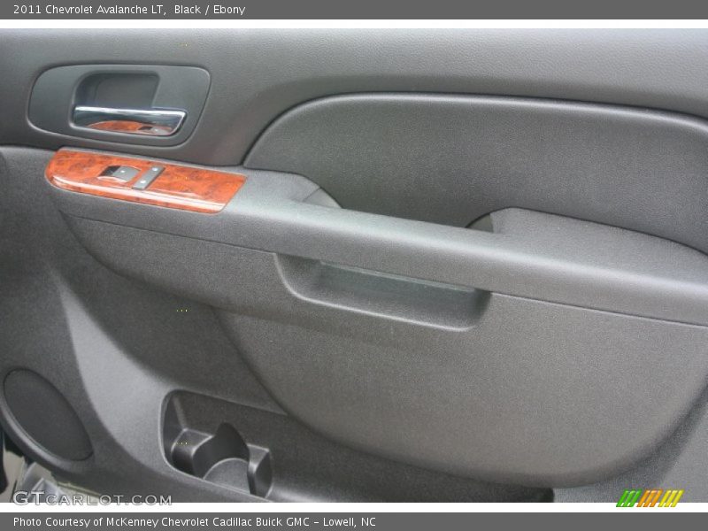 Black / Ebony 2011 Chevrolet Avalanche LT