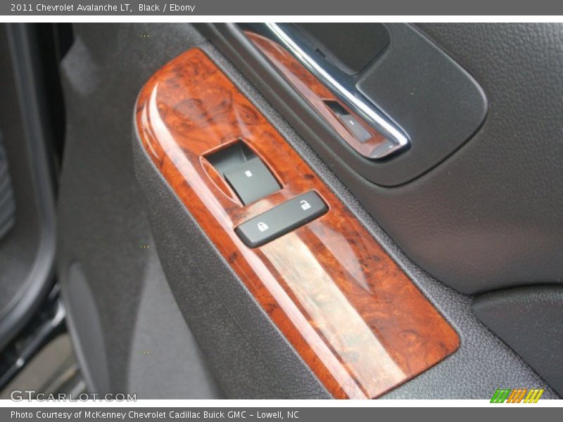 Black / Ebony 2011 Chevrolet Avalanche LT