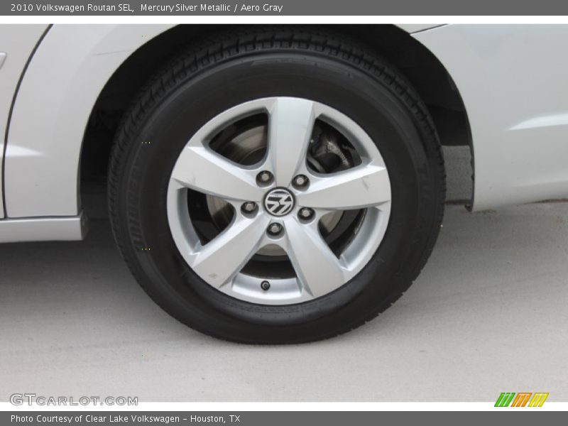 Mercury Silver Metallic / Aero Gray 2010 Volkswagen Routan SEL