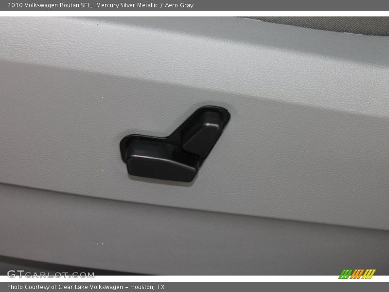 Mercury Silver Metallic / Aero Gray 2010 Volkswagen Routan SEL