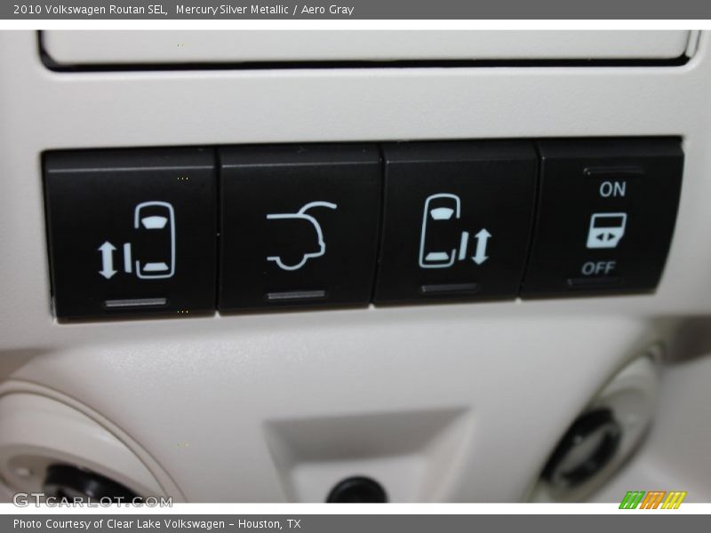 Mercury Silver Metallic / Aero Gray 2010 Volkswagen Routan SEL