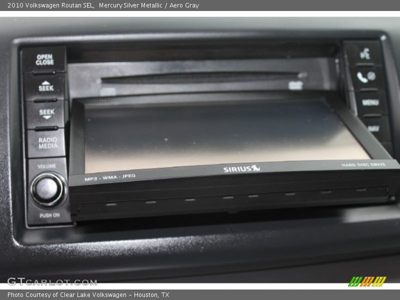 Mercury Silver Metallic / Aero Gray 2010 Volkswagen Routan SEL