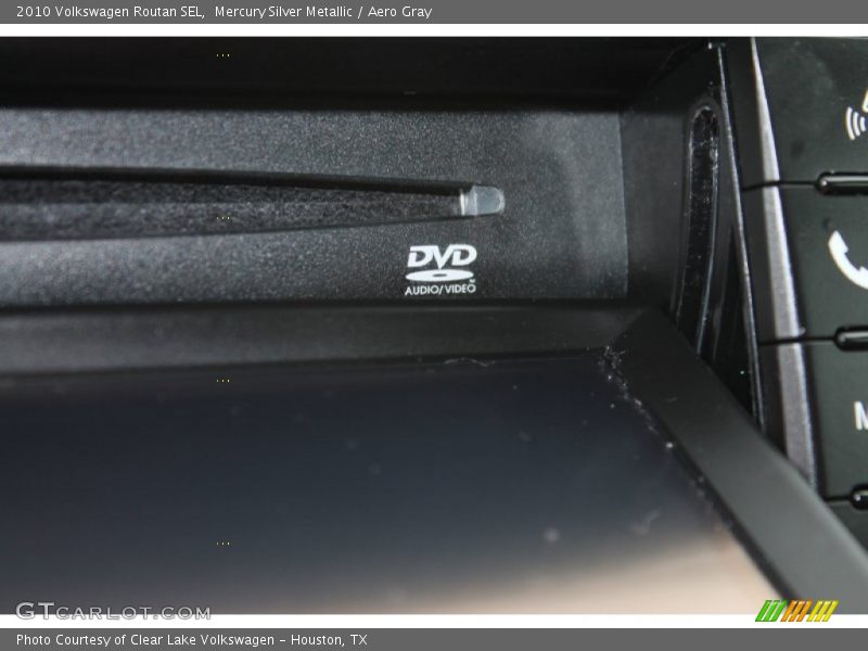 Mercury Silver Metallic / Aero Gray 2010 Volkswagen Routan SEL
