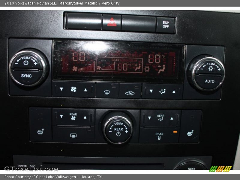 Mercury Silver Metallic / Aero Gray 2010 Volkswagen Routan SEL