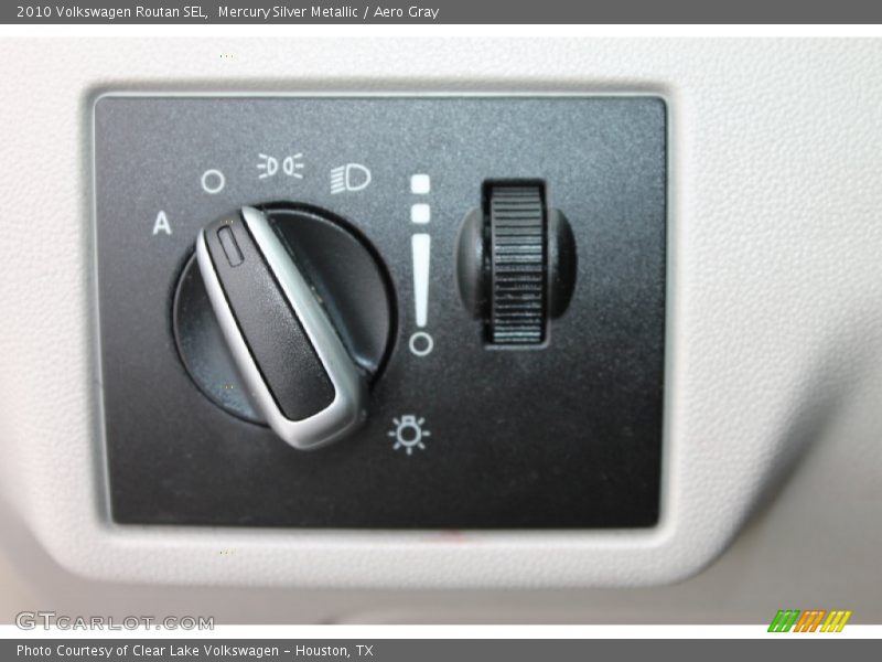 Mercury Silver Metallic / Aero Gray 2010 Volkswagen Routan SEL