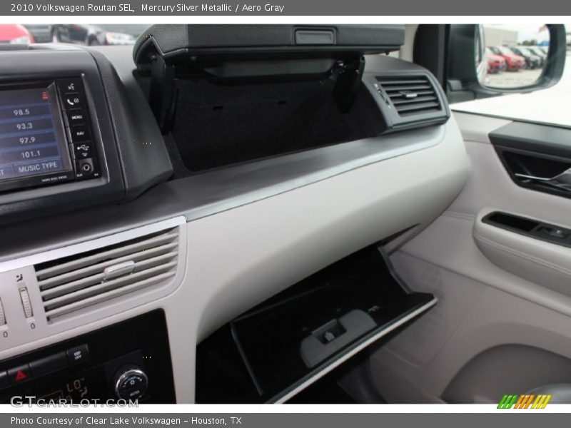 Mercury Silver Metallic / Aero Gray 2010 Volkswagen Routan SEL