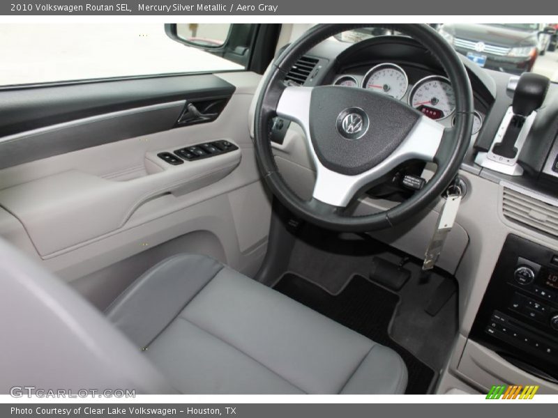 Mercury Silver Metallic / Aero Gray 2010 Volkswagen Routan SEL