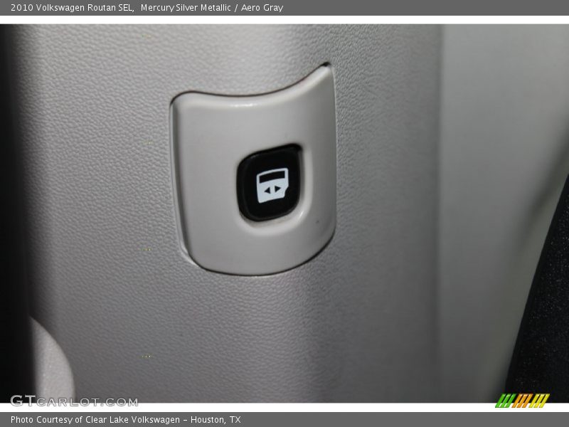 Mercury Silver Metallic / Aero Gray 2010 Volkswagen Routan SEL