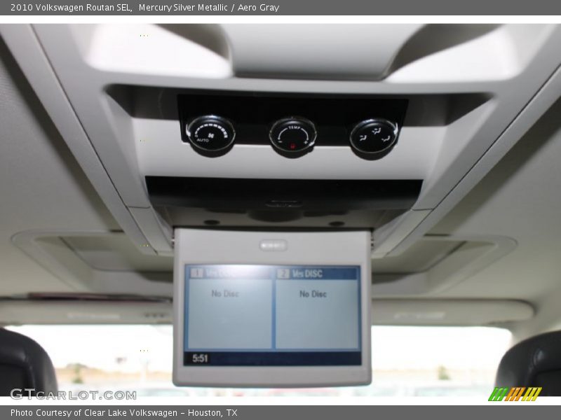 Mercury Silver Metallic / Aero Gray 2010 Volkswagen Routan SEL