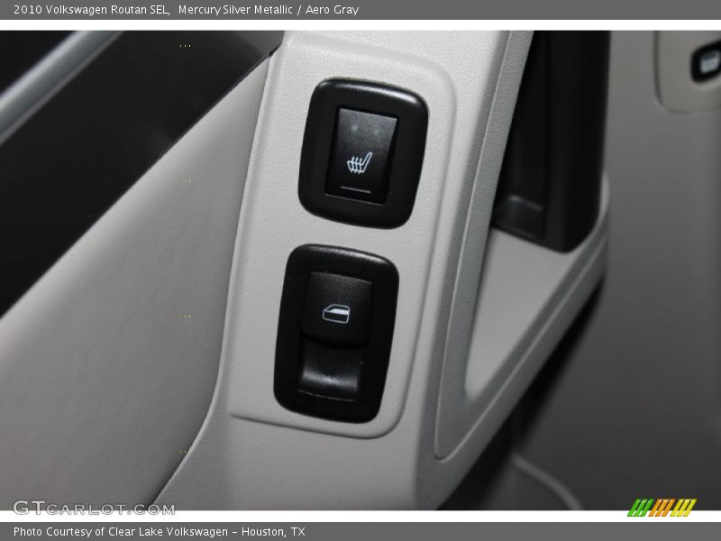 Mercury Silver Metallic / Aero Gray 2010 Volkswagen Routan SEL