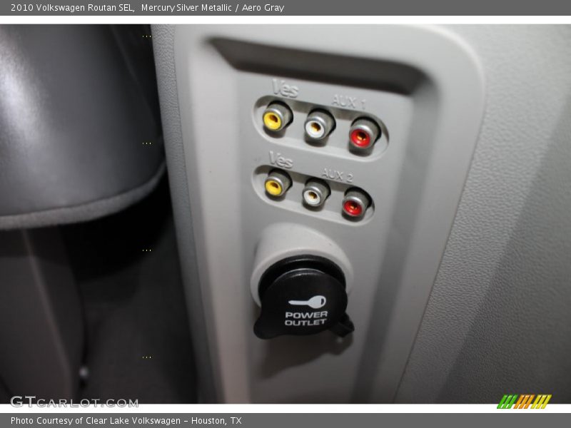 Mercury Silver Metallic / Aero Gray 2010 Volkswagen Routan SEL