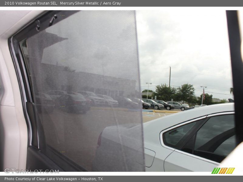 Mercury Silver Metallic / Aero Gray 2010 Volkswagen Routan SEL