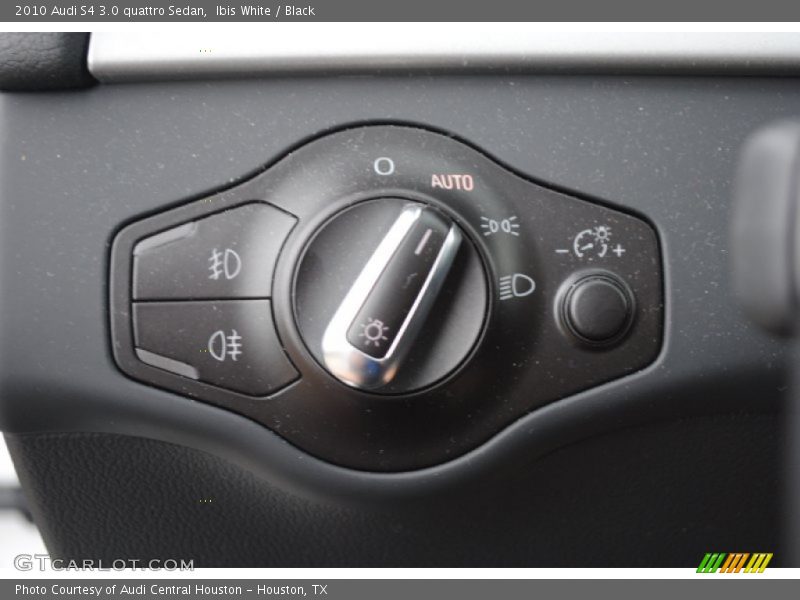 Controls of 2010 S4 3.0 quattro Sedan