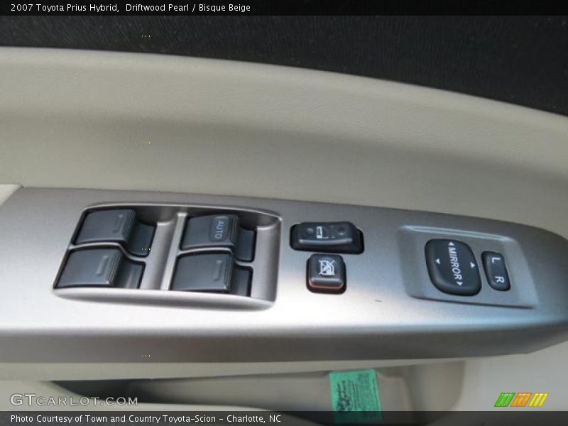 Controls of 2007 Prius Hybrid