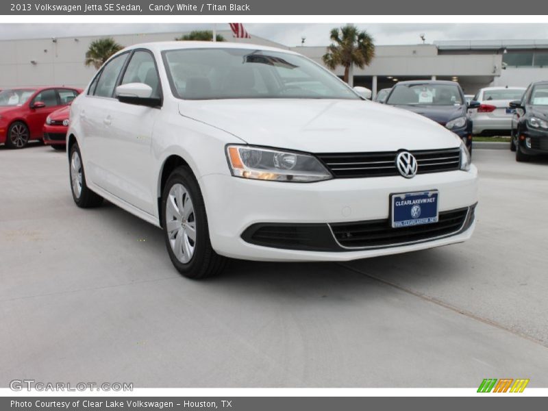 Candy White / Titan Black 2013 Volkswagen Jetta SE Sedan