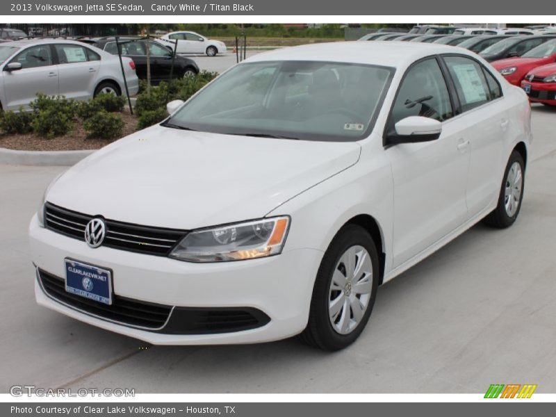 Candy White / Titan Black 2013 Volkswagen Jetta SE Sedan