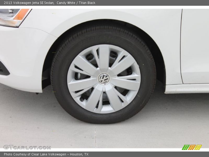 Candy White / Titan Black 2013 Volkswagen Jetta SE Sedan