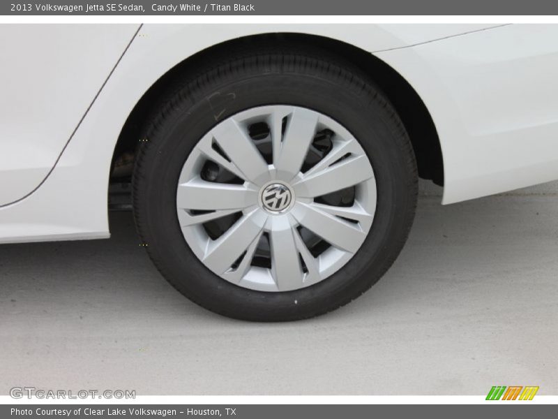 Candy White / Titan Black 2013 Volkswagen Jetta SE Sedan