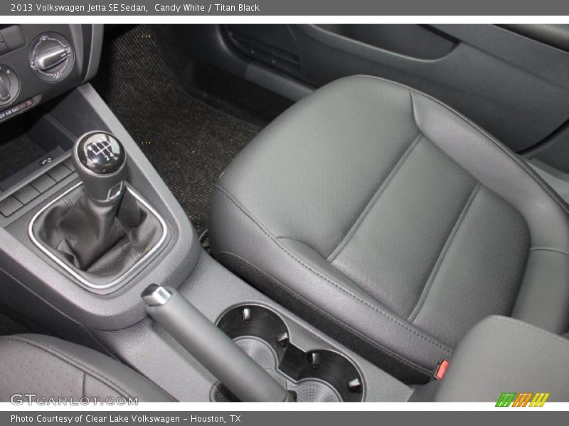 Candy White / Titan Black 2013 Volkswagen Jetta SE Sedan
