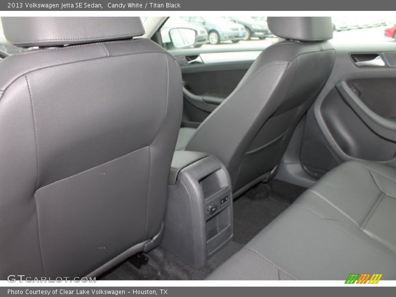 Candy White / Titan Black 2013 Volkswagen Jetta SE Sedan
