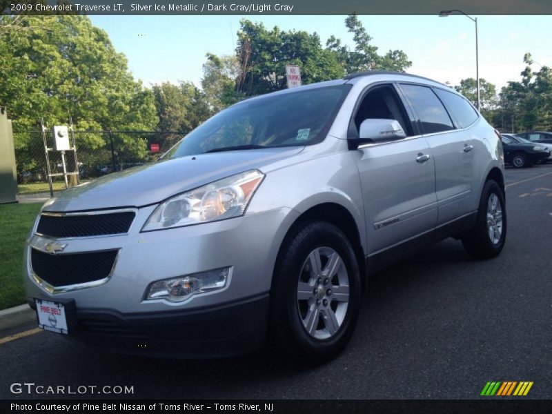 Silver Ice Metallic / Dark Gray/Light Gray 2009 Chevrolet Traverse LT