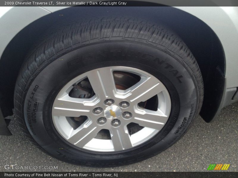 Silver Ice Metallic / Dark Gray/Light Gray 2009 Chevrolet Traverse LT