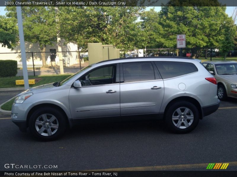 Silver Ice Metallic / Dark Gray/Light Gray 2009 Chevrolet Traverse LT