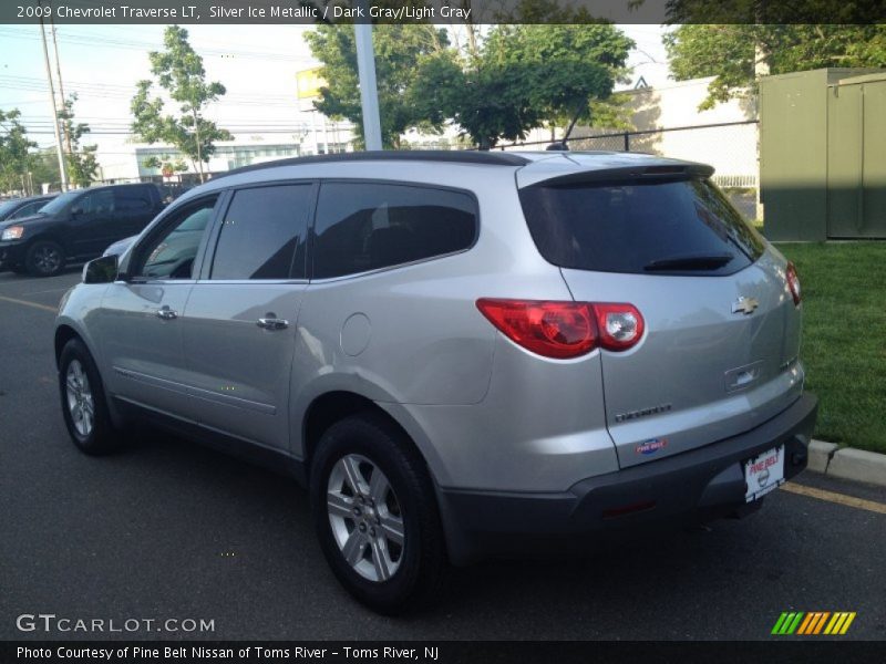 Silver Ice Metallic / Dark Gray/Light Gray 2009 Chevrolet Traverse LT