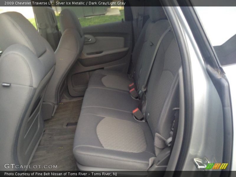 Silver Ice Metallic / Dark Gray/Light Gray 2009 Chevrolet Traverse LT