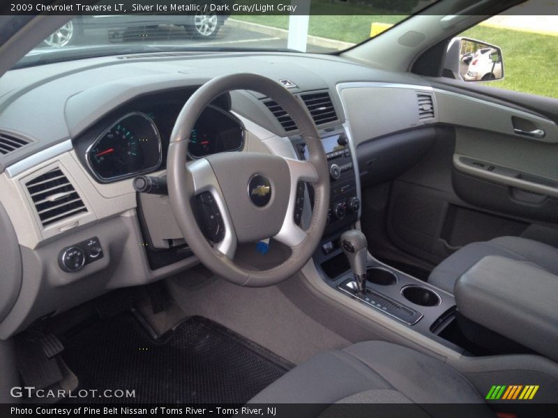 Silver Ice Metallic / Dark Gray/Light Gray 2009 Chevrolet Traverse LT