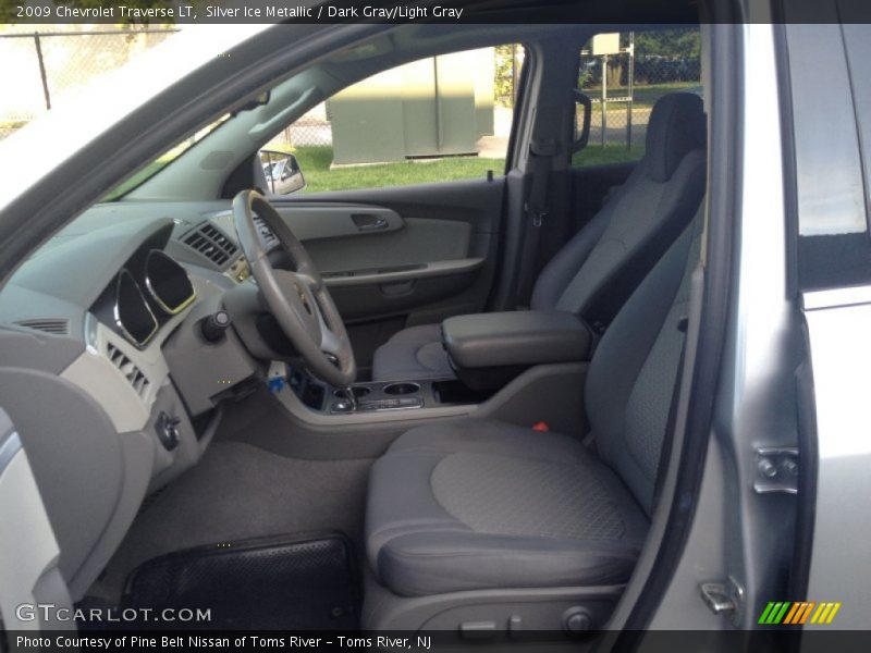 Silver Ice Metallic / Dark Gray/Light Gray 2009 Chevrolet Traverse LT