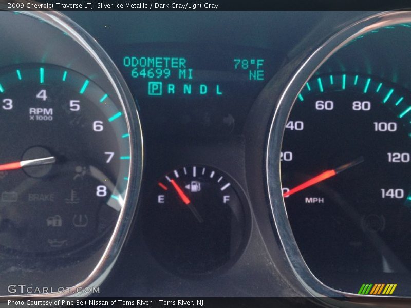 Silver Ice Metallic / Dark Gray/Light Gray 2009 Chevrolet Traverse LT