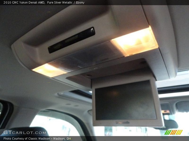 Pure Silver Metallic / Ebony 2010 GMC Yukon Denali AWD