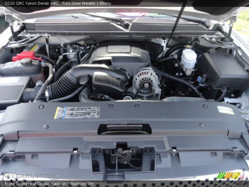 Pure Silver Metallic / Ebony 2010 GMC Yukon Denali AWD